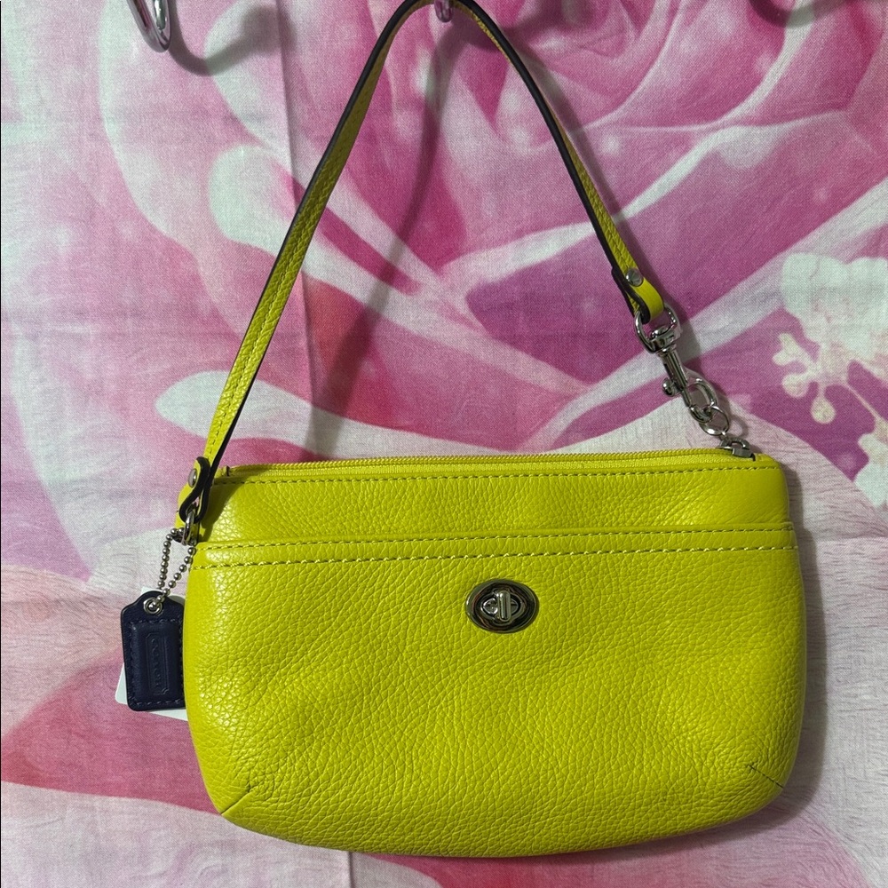 NWT Coach Pebbled Leather Wristlet in Charteuse